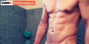Performance de la semaine: SexyBi61 expose ses muscles en sexe live gratuit