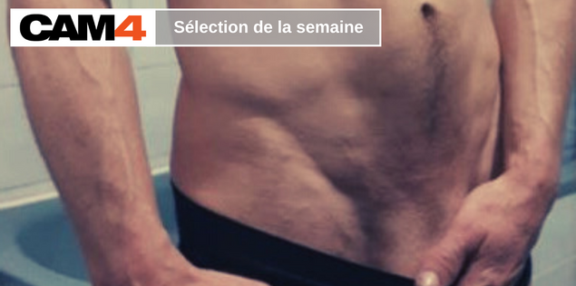 Ils bandent leurs muscles en sport camgay