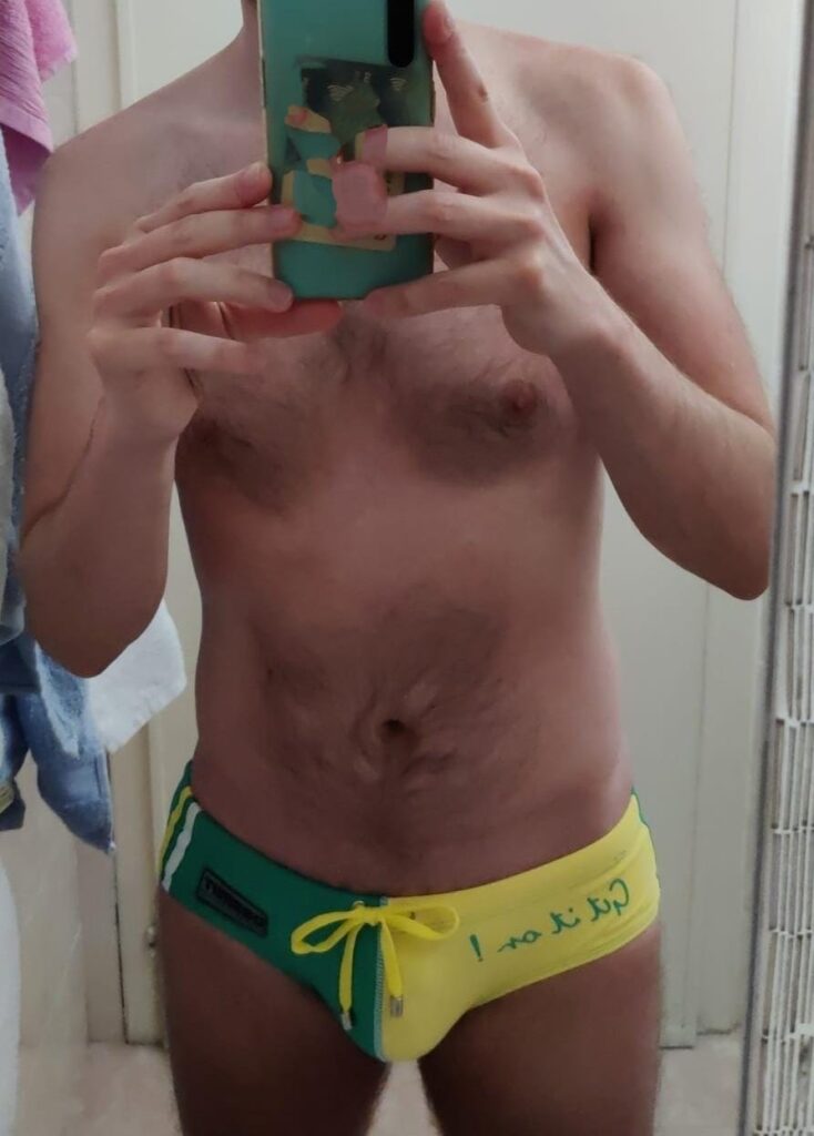 homme italien selfie torse