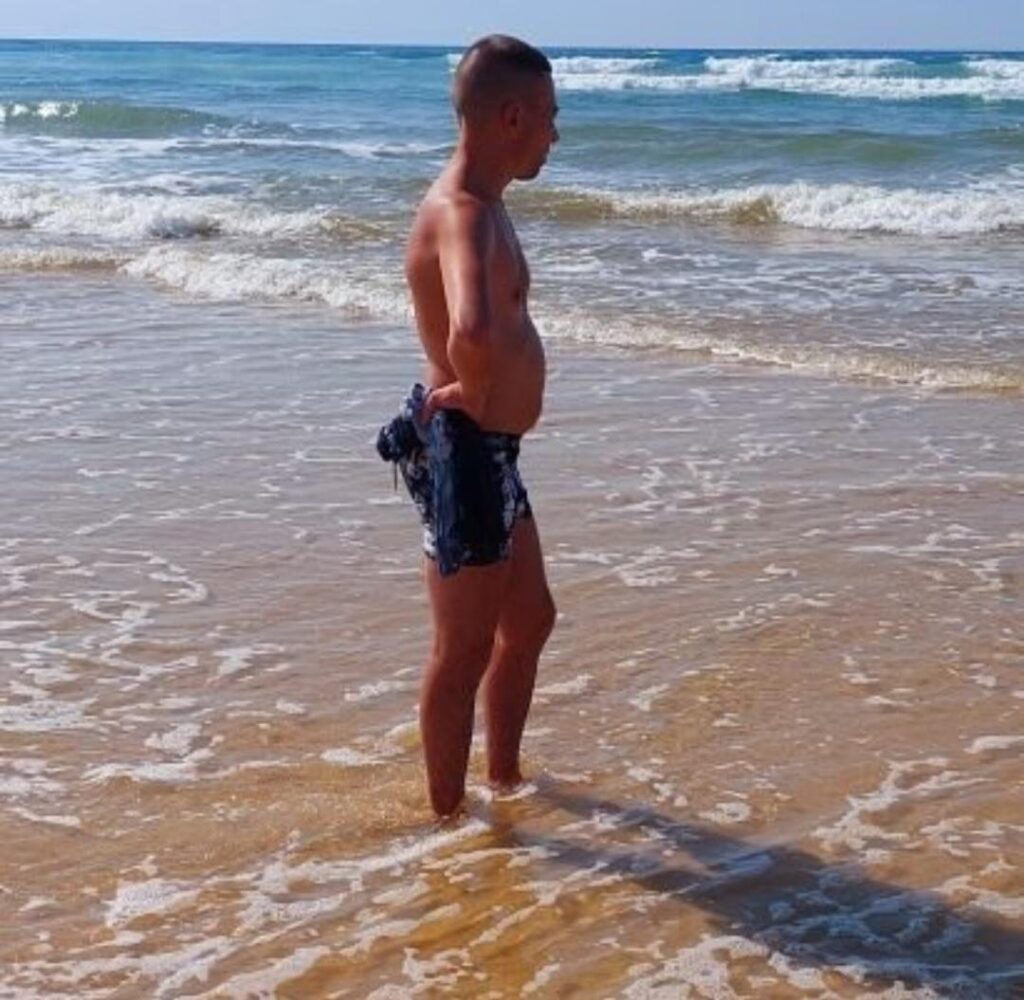 gay italien à la plage 