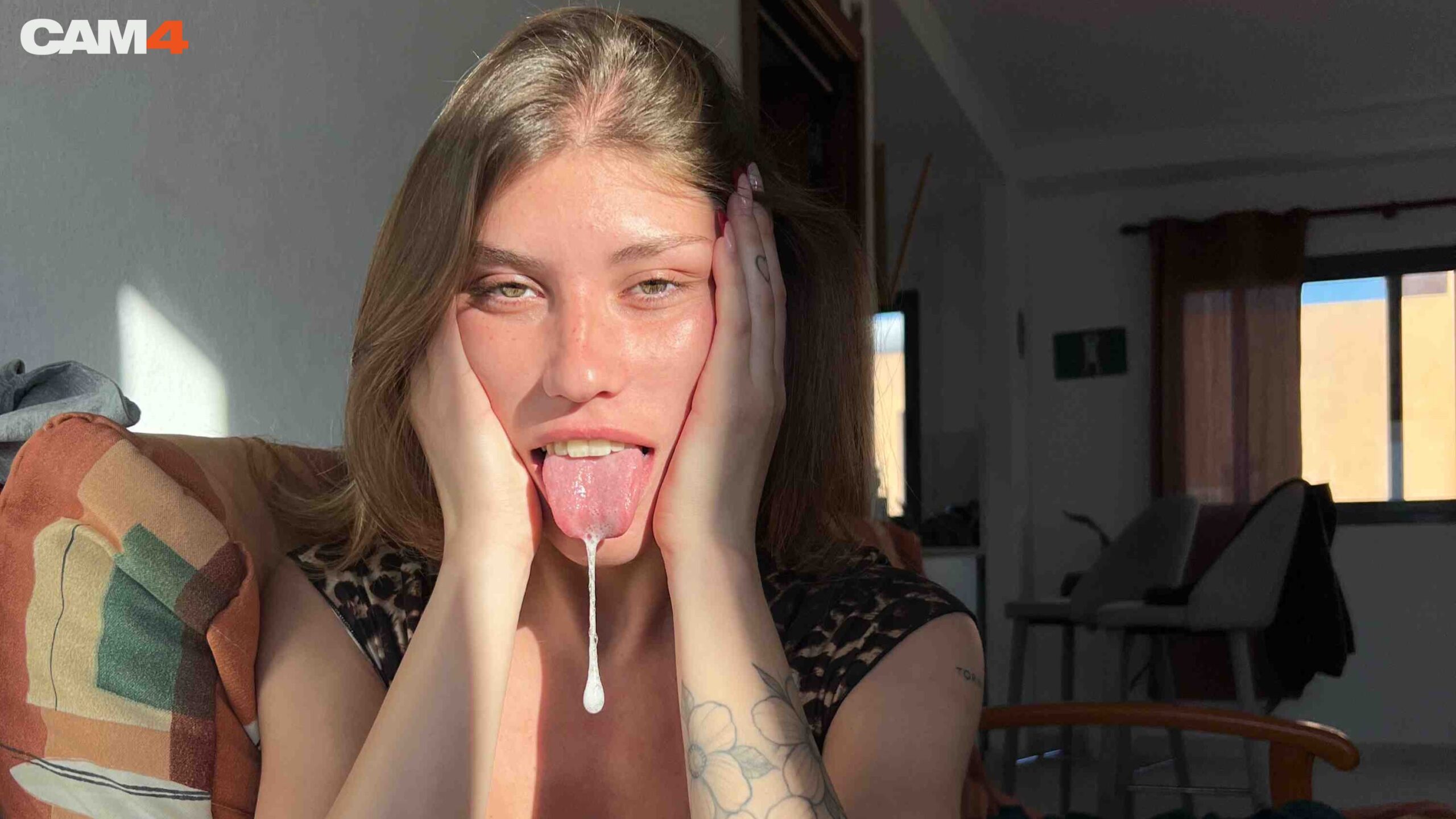 Blonde en Live : Les Camgirls Blondes aux Corps de Rêve en Direct sur CAM4