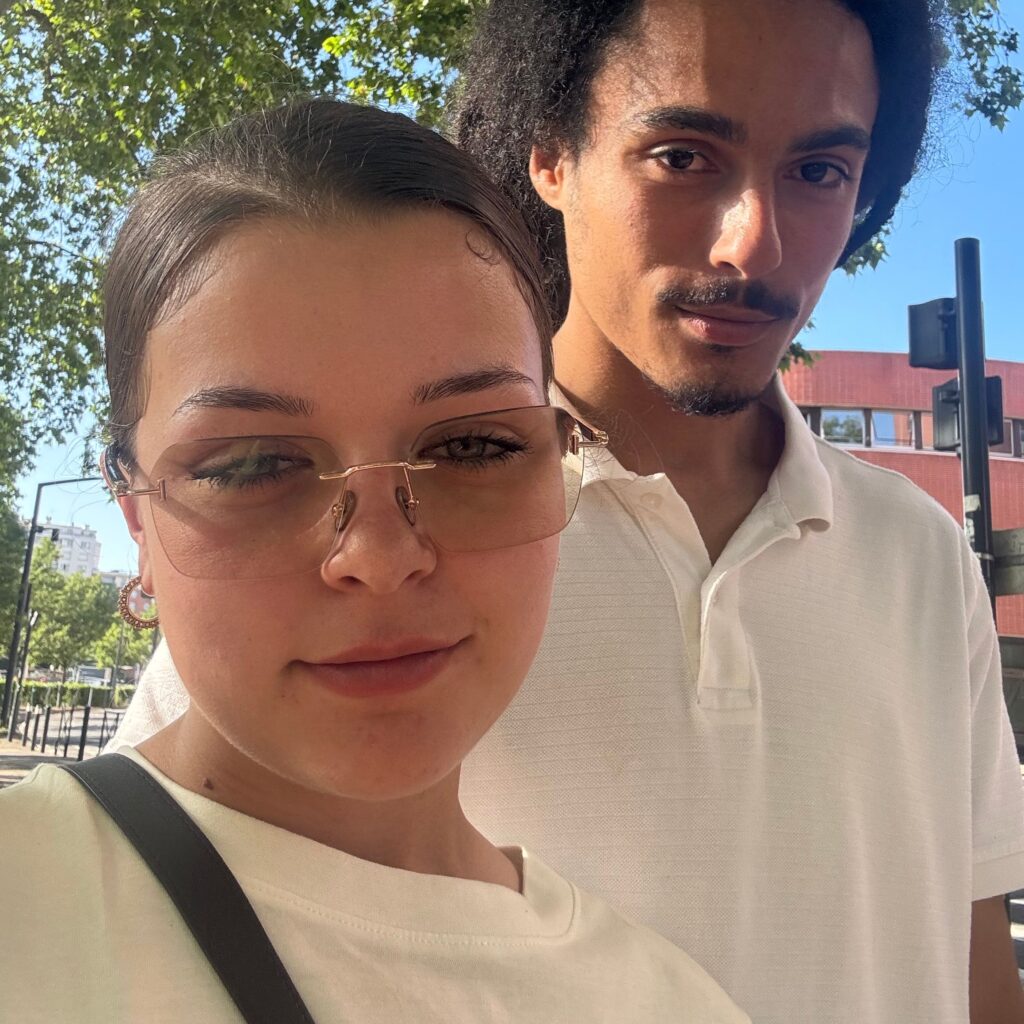 couple francais seflie