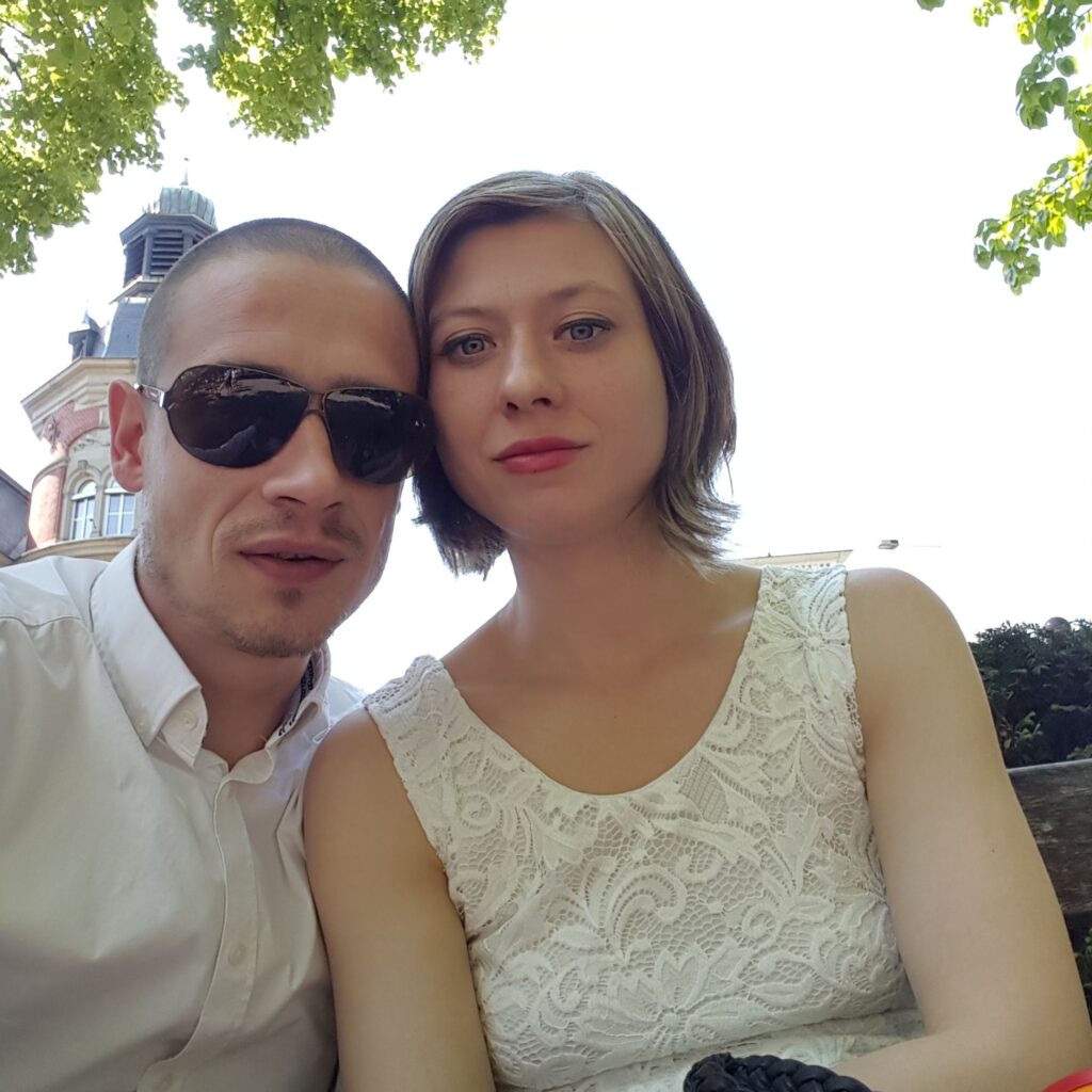 couple francais selfie